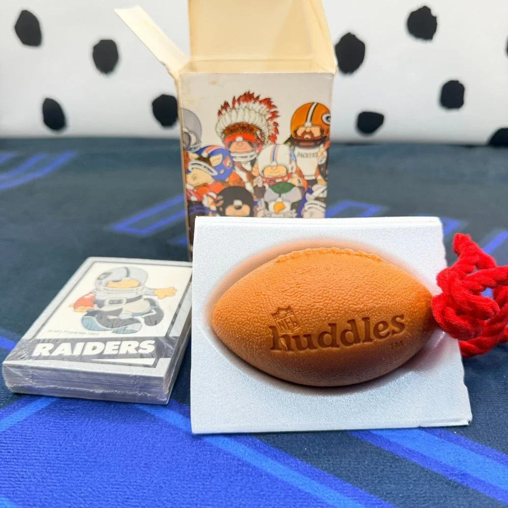 Vintage 1984 Avon NFL Huddles Gift Set Soap On A Rope Sealed 28 Cards Pack Box
